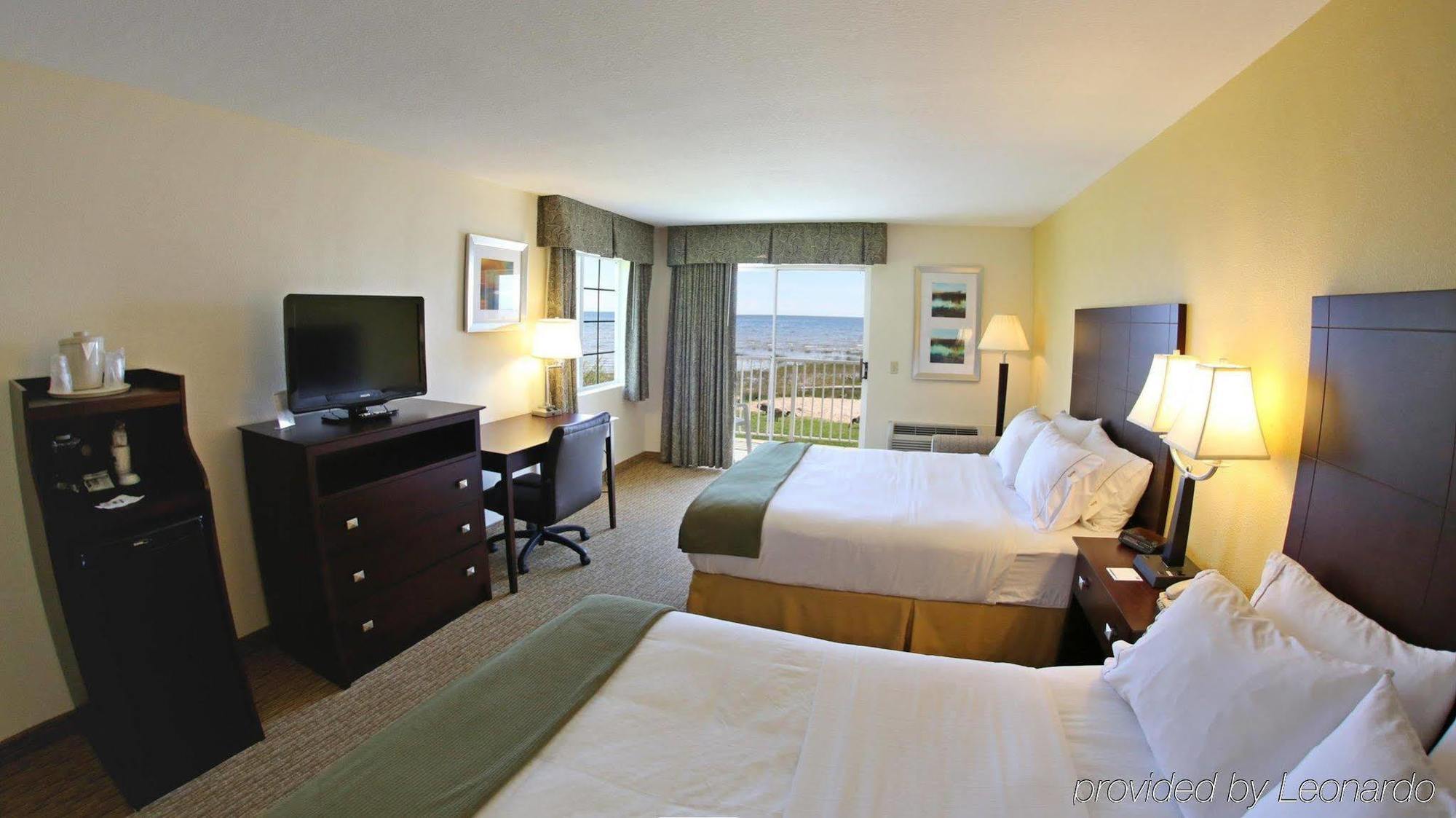 Holiday Inn Express St Ignace-Lake Central By Ihg St. Ignace Exterior foto